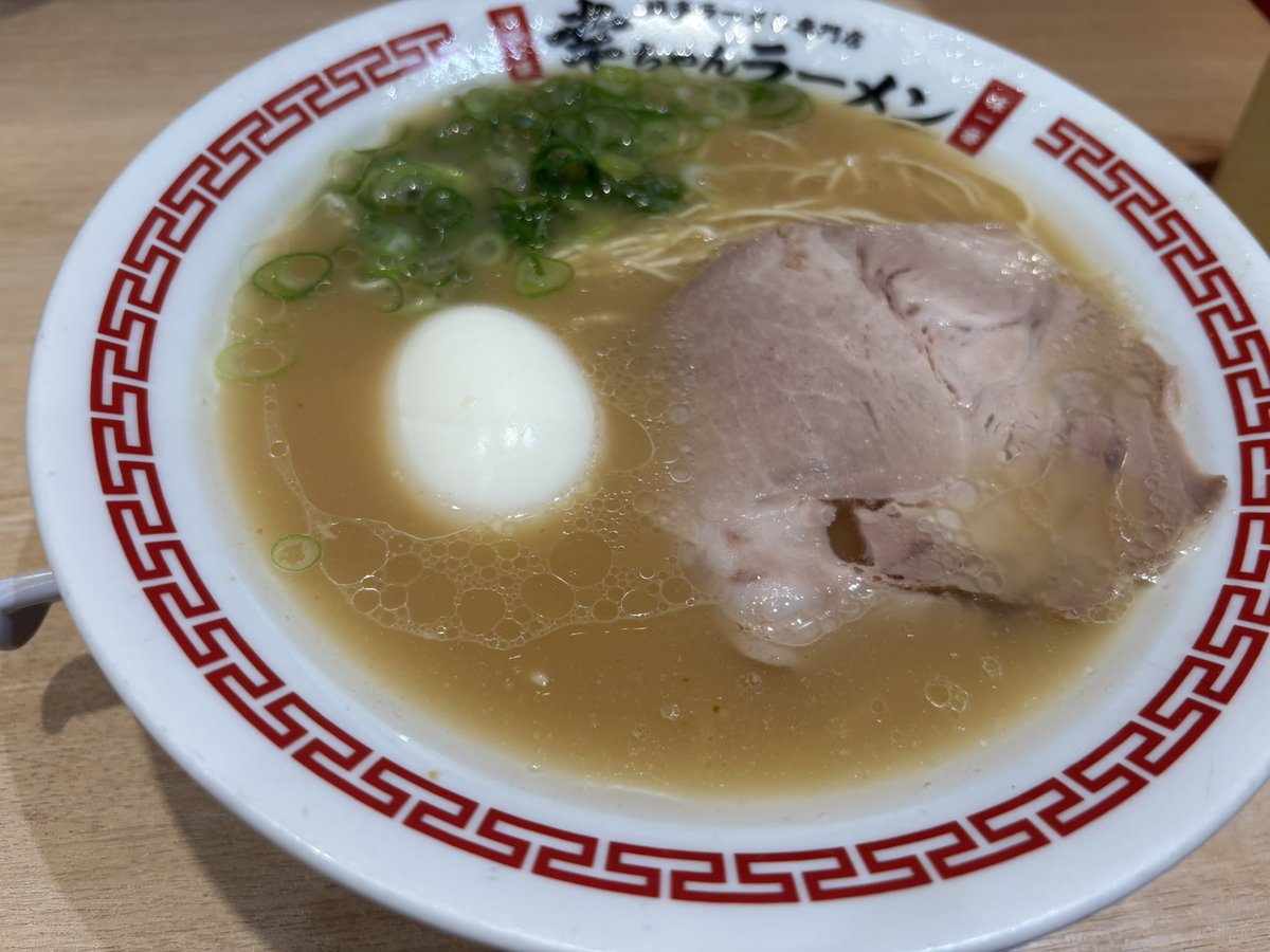 m_ar_u's tweet photo. 昼食った博多駅前のラーメン🍜 https://t.co/MLBFJXW8M5