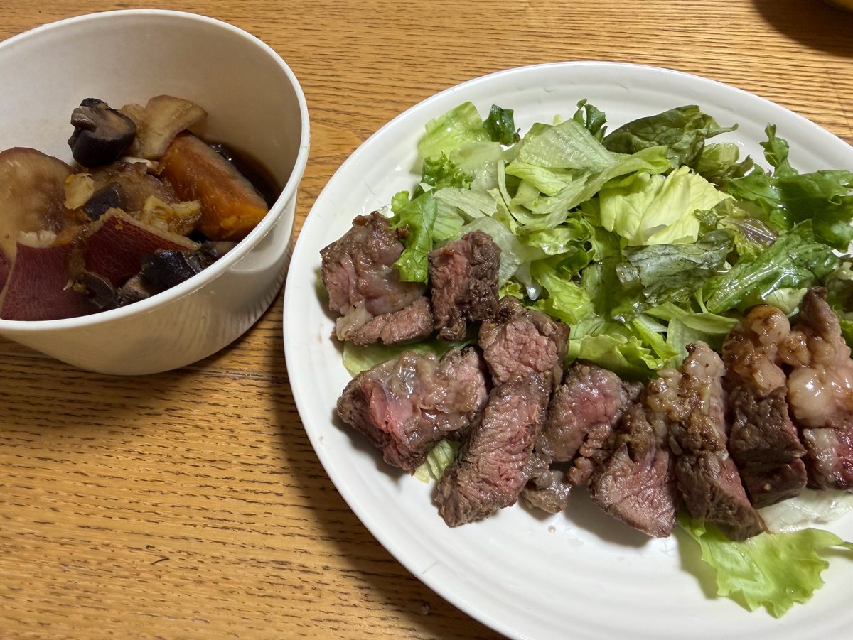 team_yoked's tweet photo. 牛肩ロースの塊を買ったのでローストビーフ風にします！

これで完成！いただきます！ https://t.co/sO5pLtWmnK