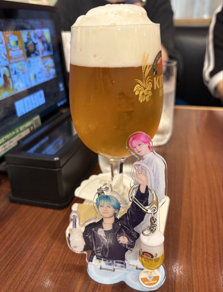sugi63729628's tweet photo. わちゃどぅいん、難しく脳トレのようでしたが💦
じぇおの曲でやるストレッチの時間が大好き♪
もっぱら、ダンス後の喉潤し会
🍻を楽しみに参加してます🤭昨日はスイーツも🍨

#JAMゆるダンス部　#JO1
@official_jo1 https://t.co/IR51hgnBbQ