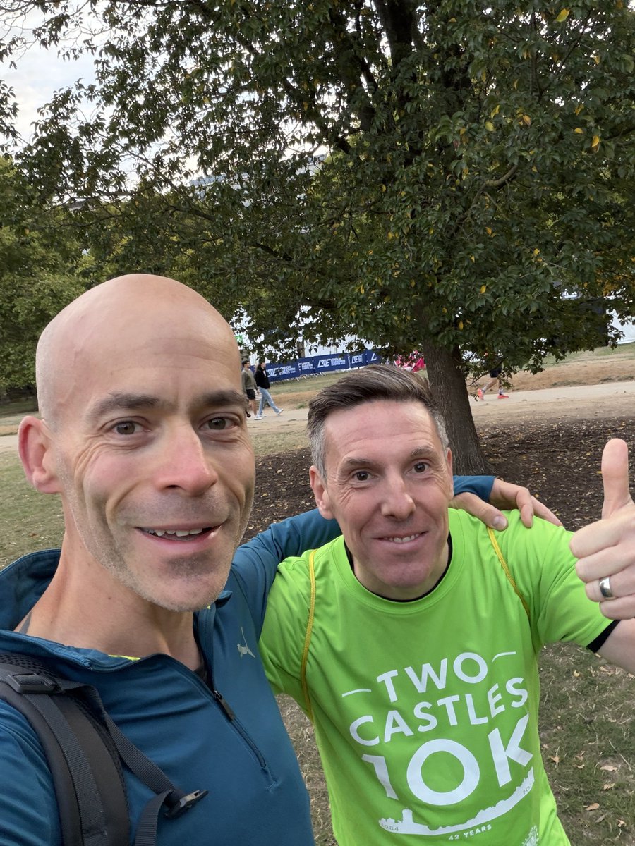 runmagzrun's tweet photo. Absolutely buzzing for a new 10K PB, meeting the @middleagedrunningman who was kind enough to speak with me not once but twice! Fantastic event running around London town #vitalitylondon10k #londonmarathonevents #marmyarmy #running #10k https://t.co/vaG26bbCfS