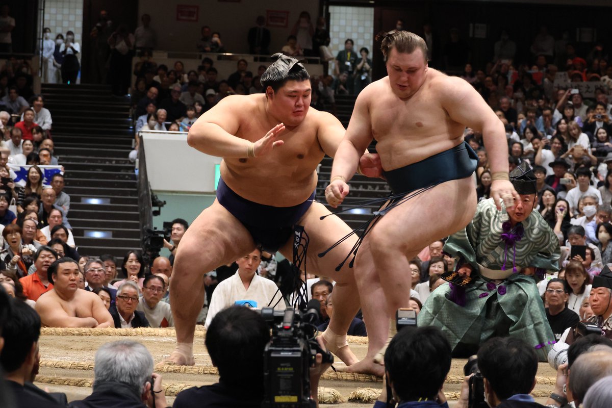sumokyokai's tweet photo. ＜大の里優勝！＞

大の里は安青錦との相星決戦で勝ち、12勝3敗で6回目の優勝を決めました。

#sumo #相撲 #九月場所 https://t.co/CWDsP4wsyP