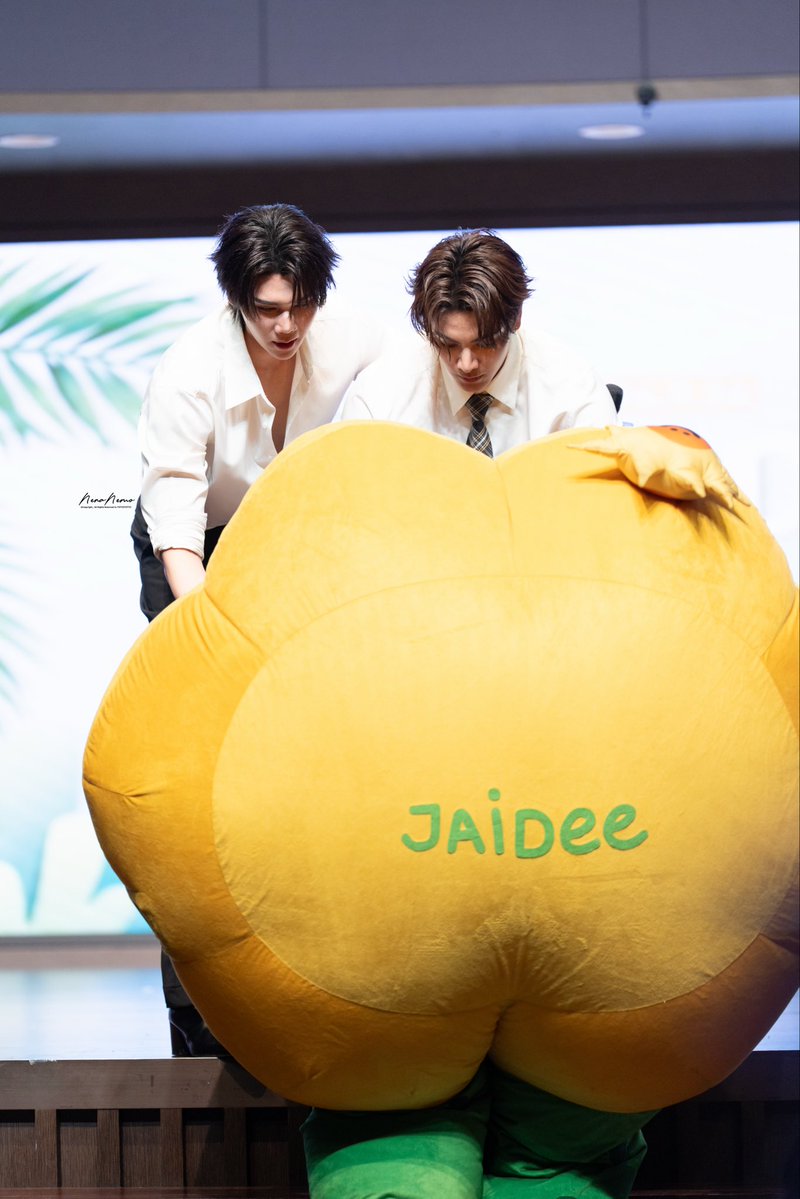 nenanemo_'s tweet photo. ~ ย่าเห็นแบบนี้ก็สบายใจหล่ะ ปะป๊าแด๊ดดี้รักใจดีมากเลยนะลูก 🌻🤏🏻 ทั้ง2คน วิ่งมาหาหนูเพื่อช่วยขึ้นเวที 

JOONGDUNK JAIDEE SEOUL SMILES
#JDJaideeFMinSeoul
#JoongDunk 

[📷26092026] https://t.co/gziN6Wa0jO