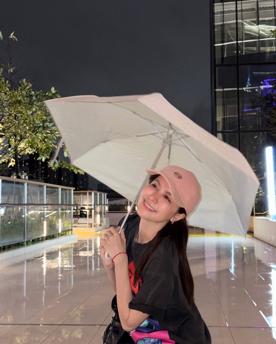 __jirunnnn's tweet photo. ขนาดตากฝนยังหล่ออะคนเรา

#NamneungMilinD https://t.co/1mdc5ff6yc