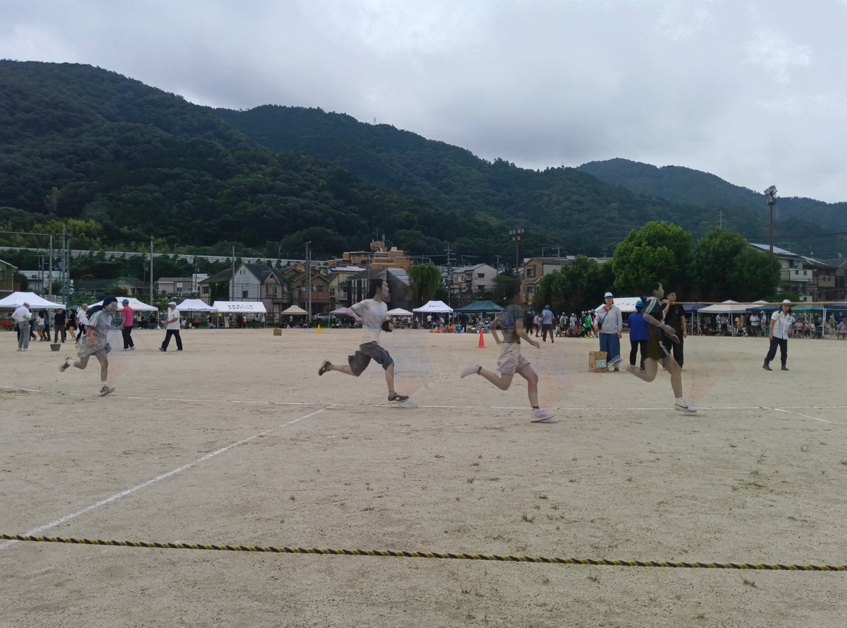 noryoyuka's tweet photo. 今日は地元の小学校区の地区対抗運動会が行われました。
7年前以来久しぶりに（半日ではなく）朝〜昼連続のスケジュールでの実施で、今年は今まではなかった地元の中学校の吹奏楽部や、太鼓サークルの演奏なんかもありました。
（夕立ちの影響で後半の一部のプログラムはキャンセルになりましたが） https://t.co/uwgJf9ungh