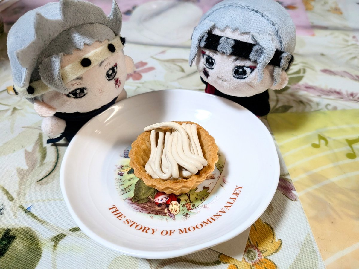 kayukumo's tweet photo. ｢今日のおやつだ｣
｢もんぶらん…もどきらしい｣ https://t.co/vJ3U53LzI7