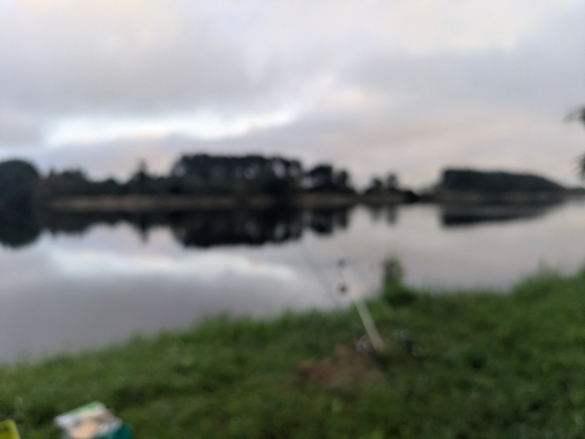 jb_efs's tweet photo. 過ぎ去りし夏を惜しむウナギ釣り。 https://t.co/jL3jlqhq7i