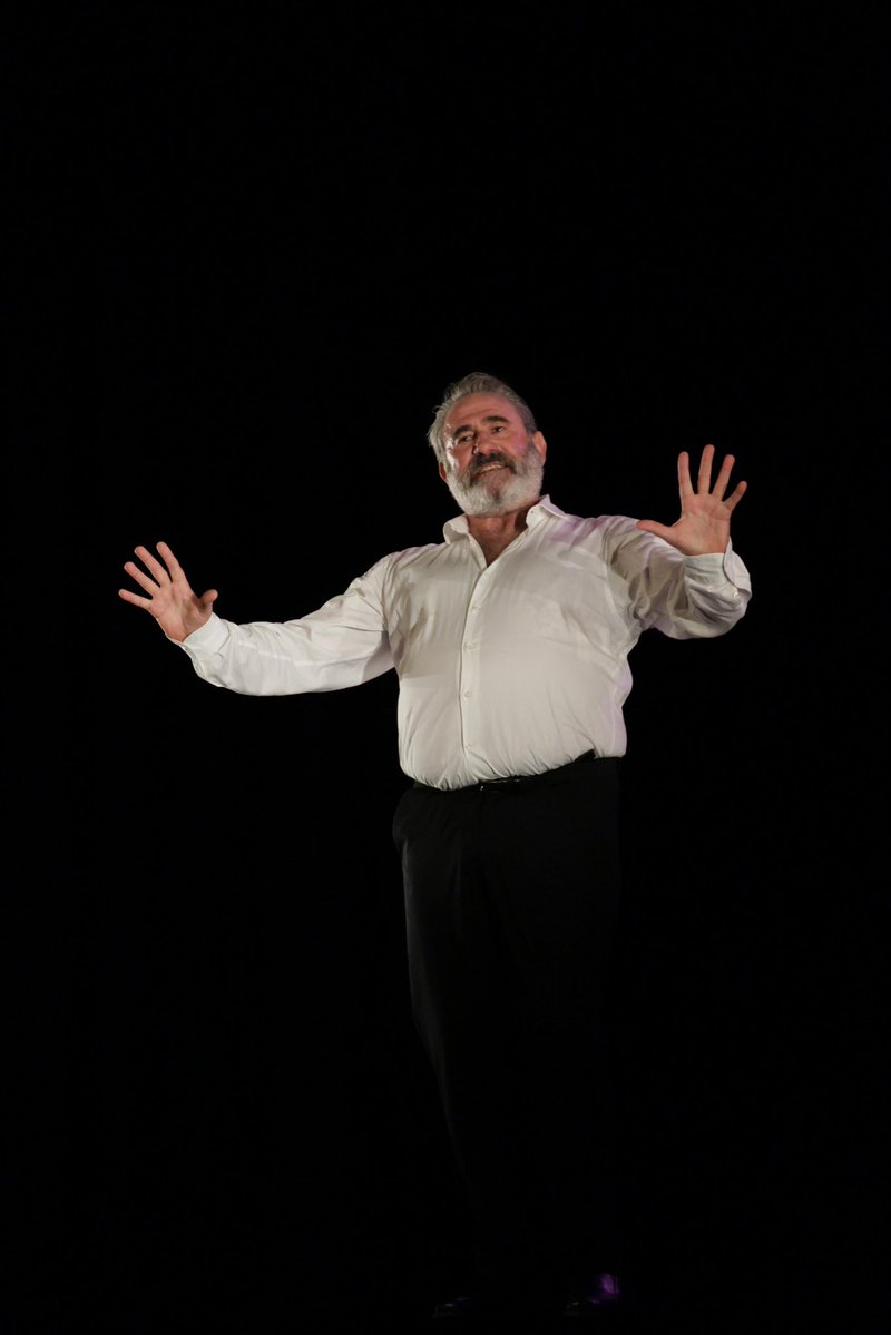 EspaiTer's tweet photo. La programació estable de l’#EspaiTer ha tornat amb el gran èxit teatral ‘Nom Solum’ de Sergi López  i el posterior col·loqui al vestíbul amb el mateix artista, Àngel Quintana i Guillem Terribas.

✨ Fins al desembre t’esperen una vintena de propostes a Torroella
📸 Joan Cabotti https://t.co/APGLzuUbmm