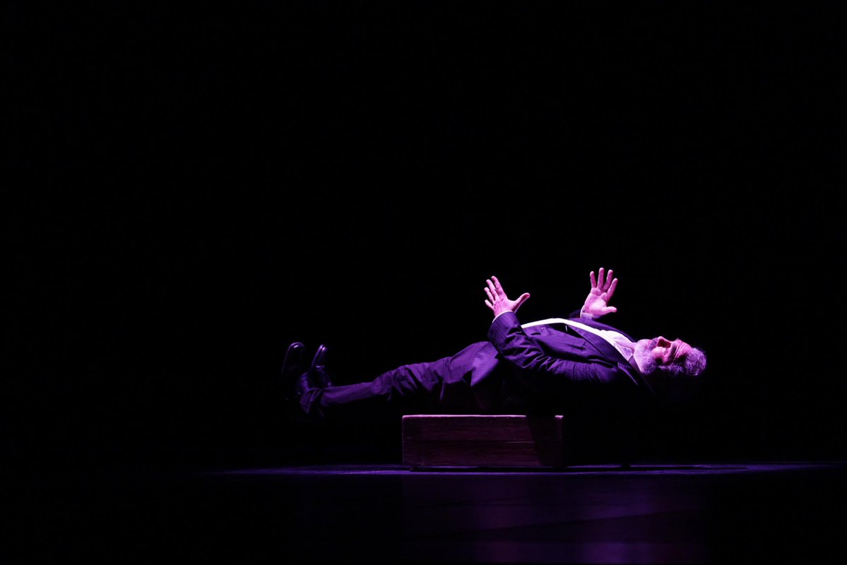 EspaiTer's tweet photo. La programació estable de l’#EspaiTer ha tornat amb el gran èxit teatral ‘Nom Solum’ de Sergi López  i el posterior col·loqui al vestíbul amb el mateix artista, Àngel Quintana i Guillem Terribas.

✨ Fins al desembre t’esperen una vintena de propostes a Torroella
📸 Joan Cabotti https://t.co/APGLzuUbmm