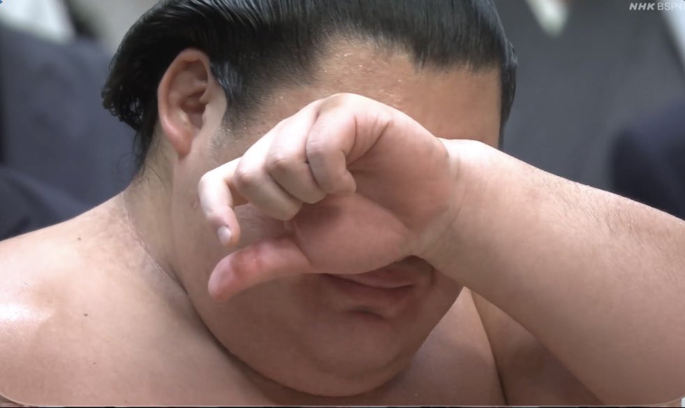 suikyo396's tweet photo. #sumo #大の里 
もう泣いてるよ😭まだ賜杯もらってないぞ https://t.co/6nYNplNFon