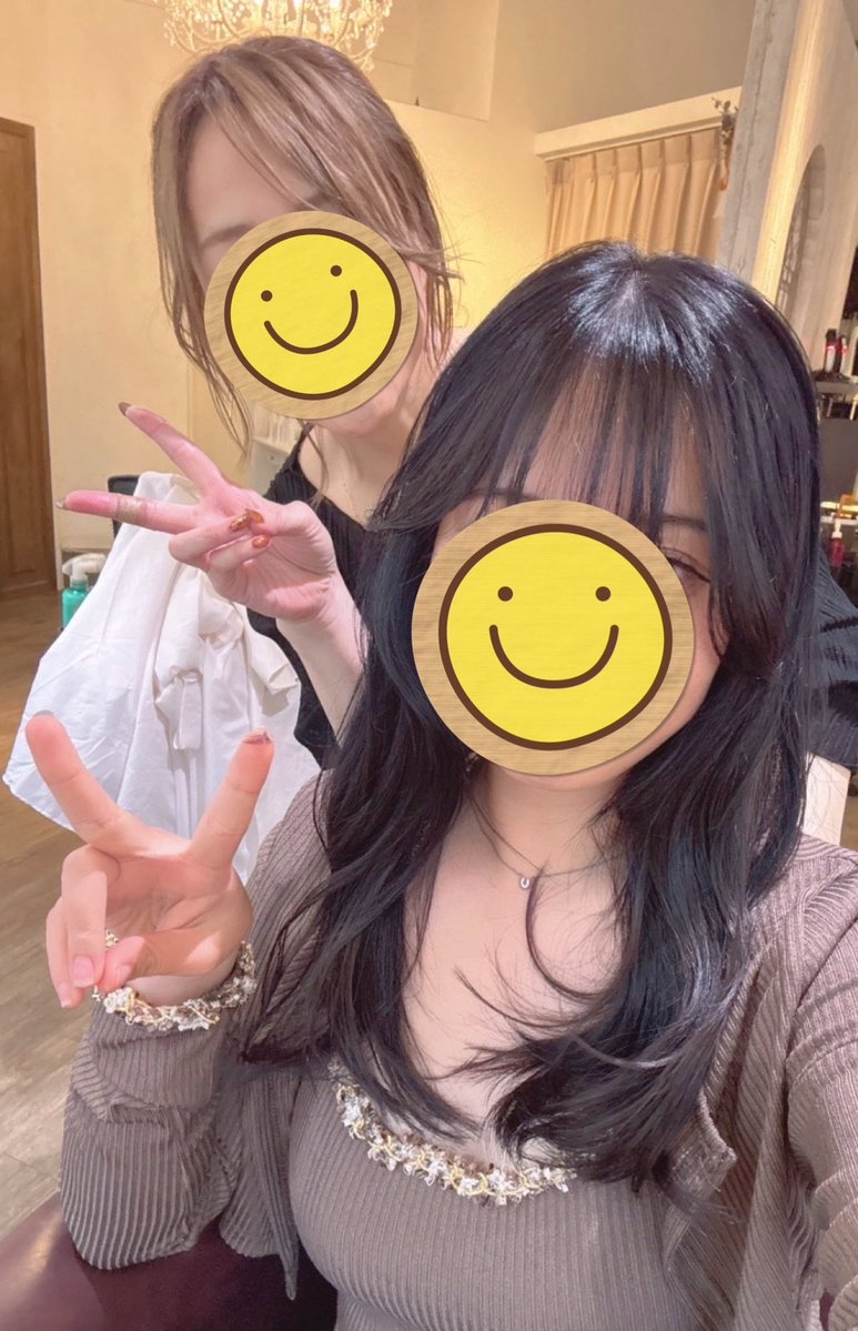 kurumingo7's tweet photo. 彼氏と別れたから断髪して！‼️
イメチェンして‼️  のご依頼笑

この何十年も
女子たちのきれいさっぱりを手伝ってます✨️笑

スカートの上に思い出受け取りながら笑

ま、帰りは笑顔☺️ https://t.co/pSBPHVlxF1