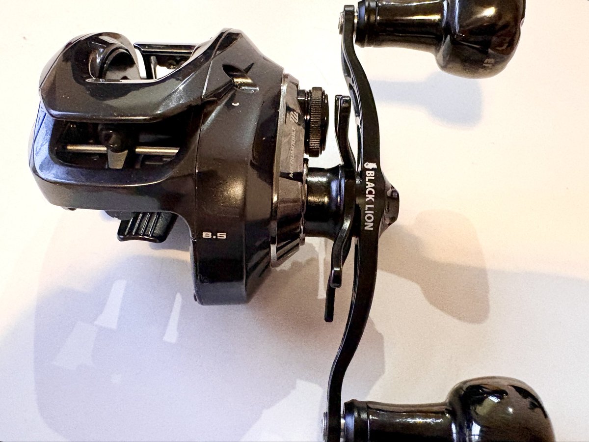 shin2ari's tweet photo. オフショアでガシガシ使う用に、スコーピオン DCMD 導入。
新品で2.6万円なら安いよ。
ベアリングやドラグクリッカー入れたり、クラッチやハンドル変えたり、満足。 https://t.co/6XSyAkn65C