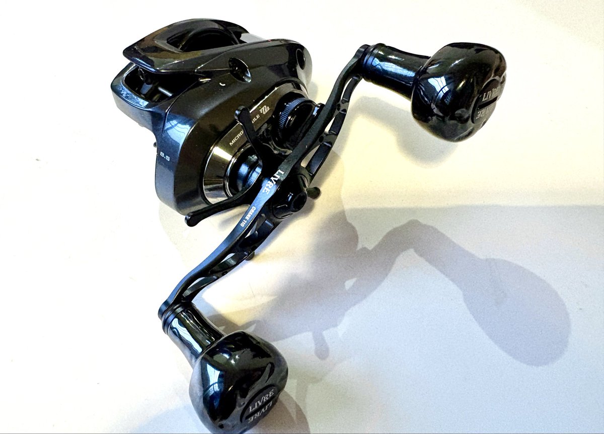 shin2ari's tweet photo. オフショアでガシガシ使う用に、スコーピオン DCMD 導入。
新品で2.6万円なら安いよ。
ベアリングやドラグクリッカー入れたり、クラッチやハンドル変えたり、満足。 https://t.co/6XSyAkn65C