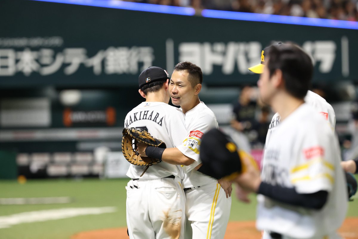 takafullc2's tweet photo. ゲームセットした後の2人…😭

photo by Kazutaka Kuriki📷 https://t.co/8MmFkPM2qM
