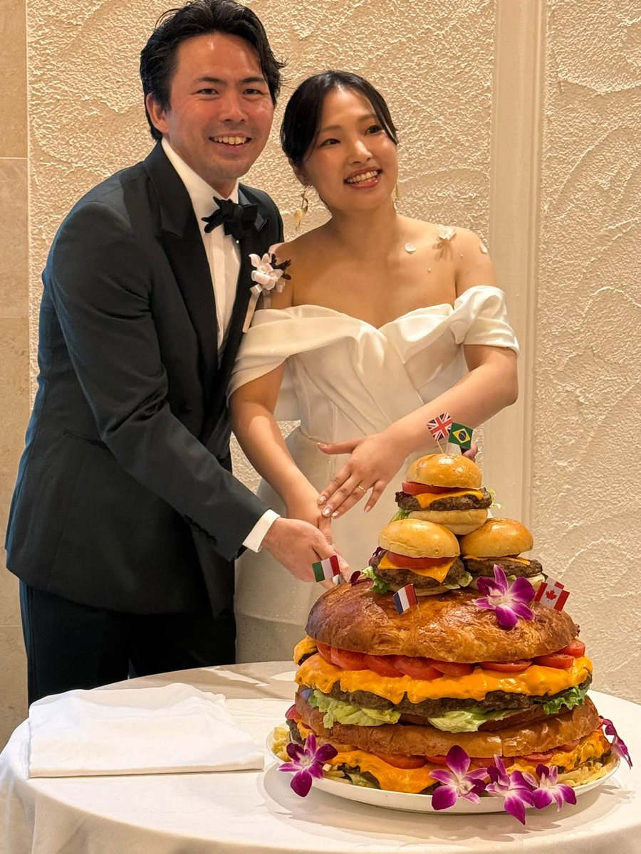 komeboy's tweet photo. 昨日からの大雨今日もパラパラ今日はバイクの友人の結婚式、バイクの友となんとドレスコード革ジャン...後輩に迎えに来ていただき久留米組は海の中道THE LUIGANS （ザ・ルイガンズ）ホテルへ10年ぶりの結婚式...いいね幸せにね。 https://t.co/6kjNRzKHKu