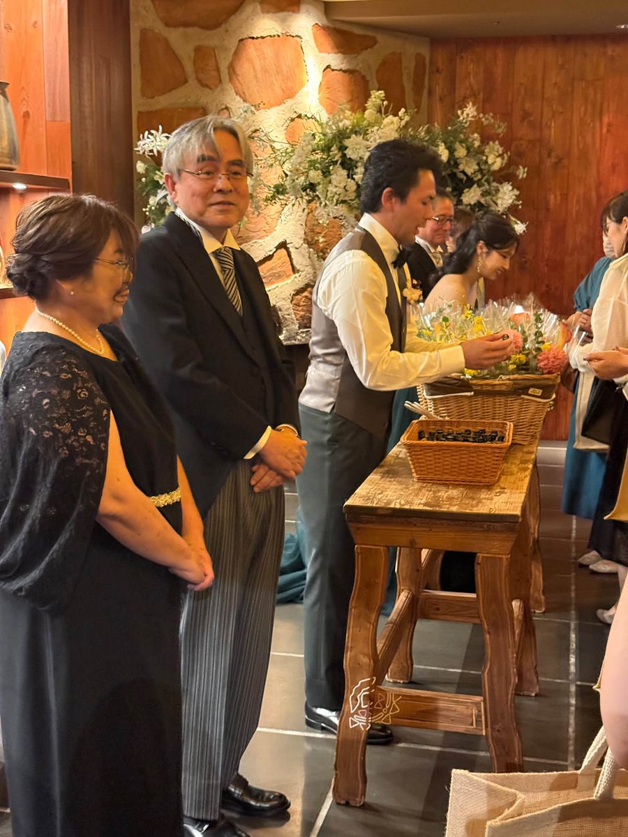 komeboy's tweet photo. 昨日からの大雨今日もパラパラ今日はバイクの友人の結婚式、バイクの友となんとドレスコード革ジャン...後輩に迎えに来ていただき久留米組は海の中道THE LUIGANS （ザ・ルイガンズ）ホテルへ10年ぶりの結婚式...いいね幸せにね。 https://t.co/6kjNRzKHKu
