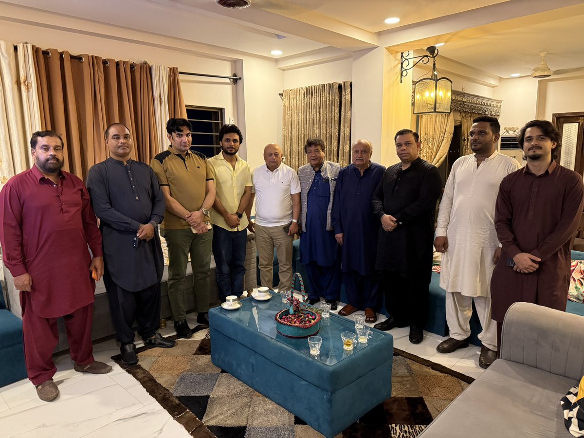 imransaeekhan's tweet photo. جنرل سیکرٹری لندن مسلم لیگ (ن) عمران سعید، رانا ظہیر ، رانا ثاقب شہزاد ، اور علی خان، راحیل ، ناصر ، کی جوائنٹ سیکرٹری لندن مسلم لیگ (ن) عامر اعوان ، المعروف سرجی کے ہمرا ان کے بڑے بھائی وسیم حنین، محمد جلیل آفتاب ، کے گھر آمد https://t.co/VhtTV5HWWv