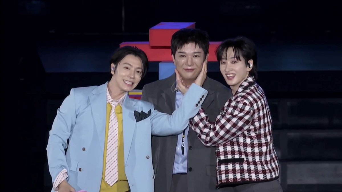 e_hxrry's tweet photo. 260927 팬파티 ArcaDE
네컷찍기 📸
#동해 #DONGHAE 
#은혁 #EUNHYUK
#신동 #SHINDONG https://t.co/0NCUtqXMSO