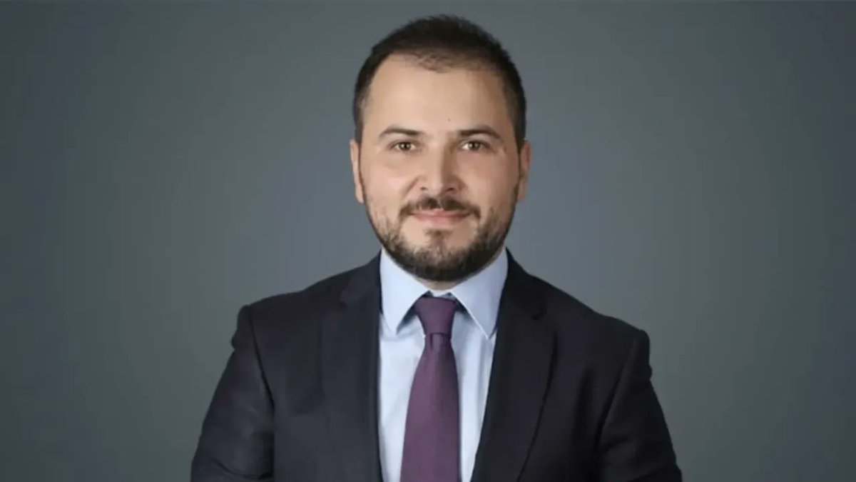 kisadalgamedia's tweet photo. 🔵 Fon soruşturmasında Tera Portföy Yönetim Kurulu Başkanı Özel gözaltına alındı

Fon soruşturması kapsamında hakkında yakalama kararı çıkarılan Tera Portföy Yönetim Kurulu Başkanı Erdin Özel gözaltına alındı. Soruşturmada, 51 kişi tutuklu bulunuyor.

https://t.co/9NK7JPRiNo https://t.co/QSDWxvzTPA