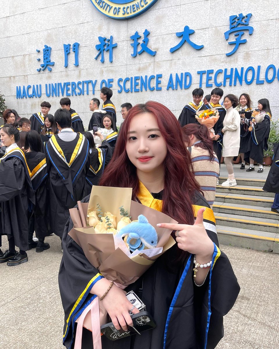 addisonsanukhv's tweet photo. Graduation is just around the corner. https://t.co/ll7bXOJurq