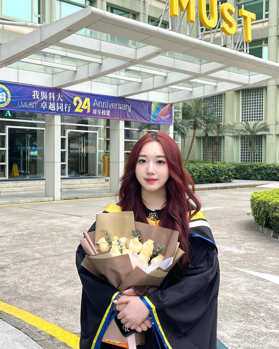 addisonsanukhv's tweet photo. Graduation is just around the corner. https://t.co/ll7bXOJurq