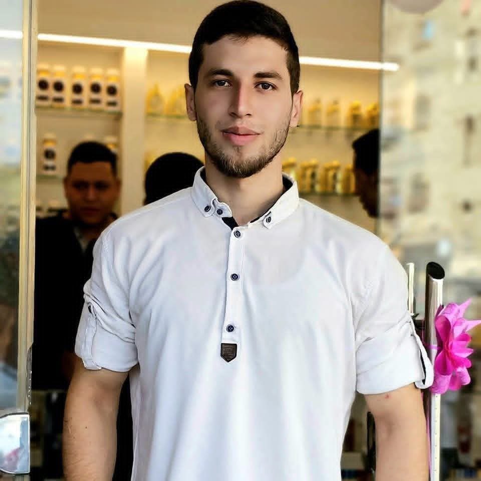 ahm3d_hamdan's tweet photo. استشهاد الشاب عدي عدلي العصار (28 عامًا)؛ إثر قصف من مسيرة إسرائيلية في مواصي مدينة خان يونس جنوبي قطاع غزة. https://t.co/sYdn5JzLmd