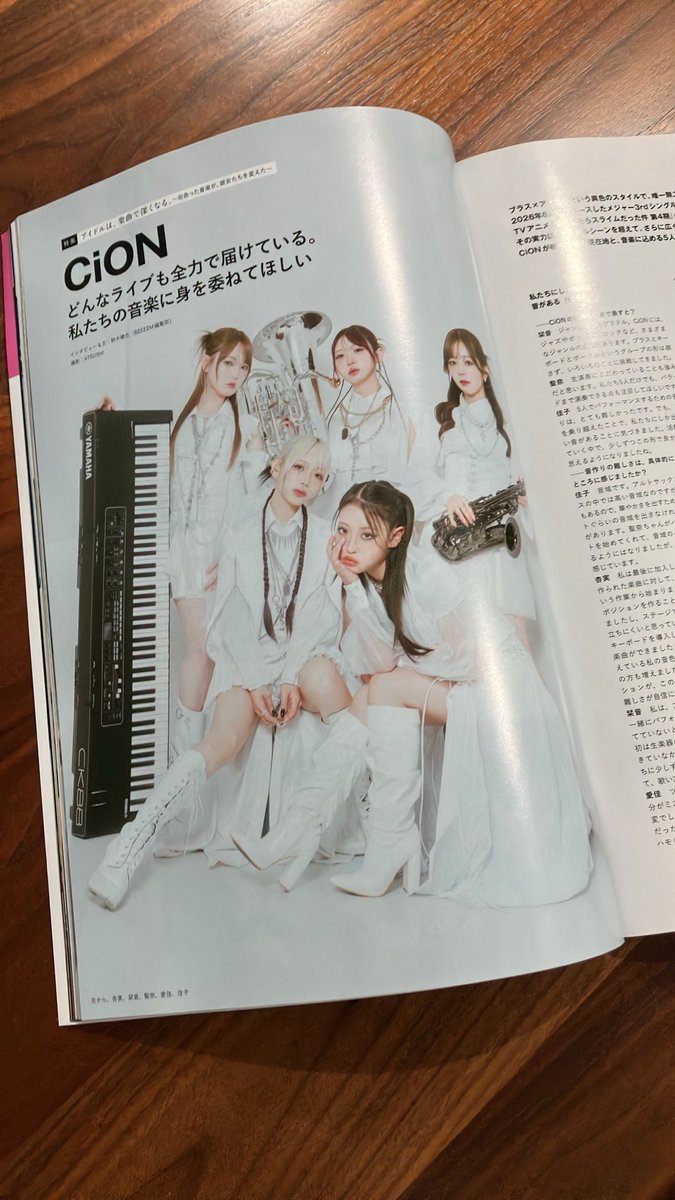 Ca39ya's tweet photo. CiONさん目当てで買った雑誌ですが、他のアイドルさんのインタビューも満載で読み応えが凄かったです。
勿論CiONさんの記事からは音作りへの強い想い伺え良かったです。写真も盛り沢山でした♪
機会があればまた是非インタビューをして下さい。 https://t.co/aCN08sKnV5