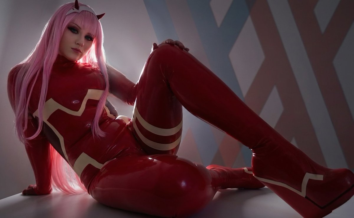 absolutecosplay's tweet photo. Zero Two by Strelizia Cosplay / https://t.co/jzM5T9cu1Z

#darlinginthefranXX #latexcosplay #cosplay https://t.co/x7wUMDsqvQ