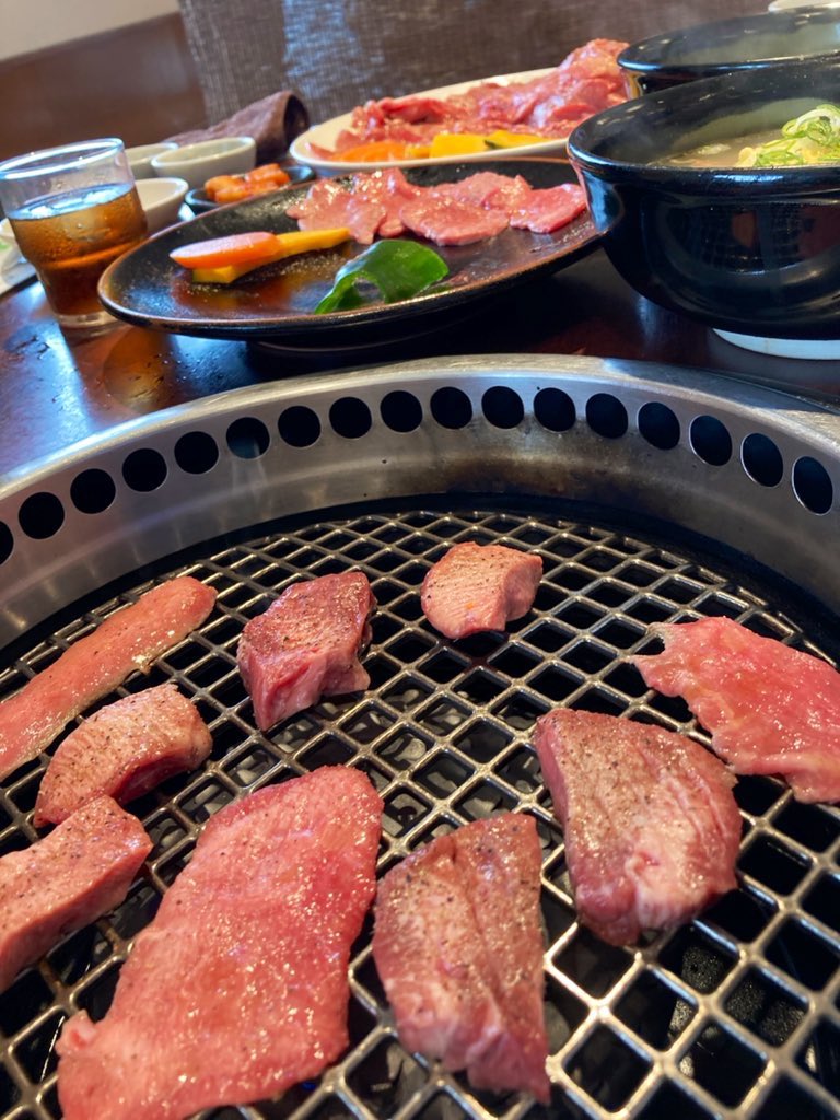 Link0713's tweet photo. 今日は、恩人のお疲れさん会🍺

16年間のお付き合いだった🙏

無理難題も乗り越えたバディー

この先、お連れあいさんとゆっくり過ごしてほしい💚

馴染みのお店で美味しい焼肉😋 https://t.co/ACbHsqOryU