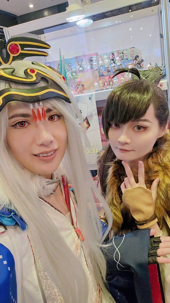 Quilldren0514's tweet photo. 昨天由咩忘記帶髮網
因為我平常有用髮網綁頭髮的習慣
所以就把我頭上的髮網拆下來給由咩
我則是用ㄒㄒㄕ的髮圈綁頭髮

我跟ㄒㄒㄕ借髮圈、由咩跟我借髮網
一個借物循環😂 https://t.co/RInaj6jNyS
