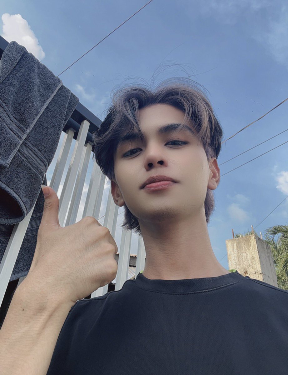 IMMARKJAM's tweet photo. hew hair color 🫣 https://t.co/Y2xX5YiGTj