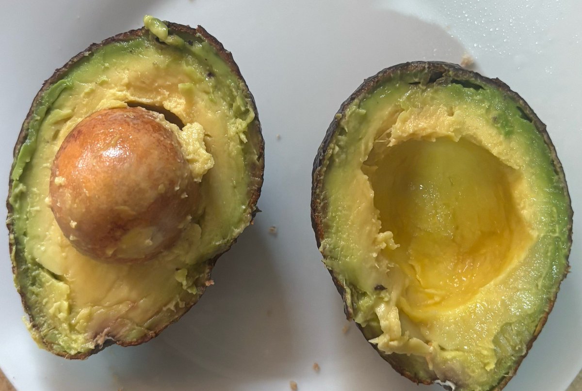 4Inside_Edge's tweet photo. I’m done with avocados from that supermarket chain🚮 https://t.co/3aXNzBg54C