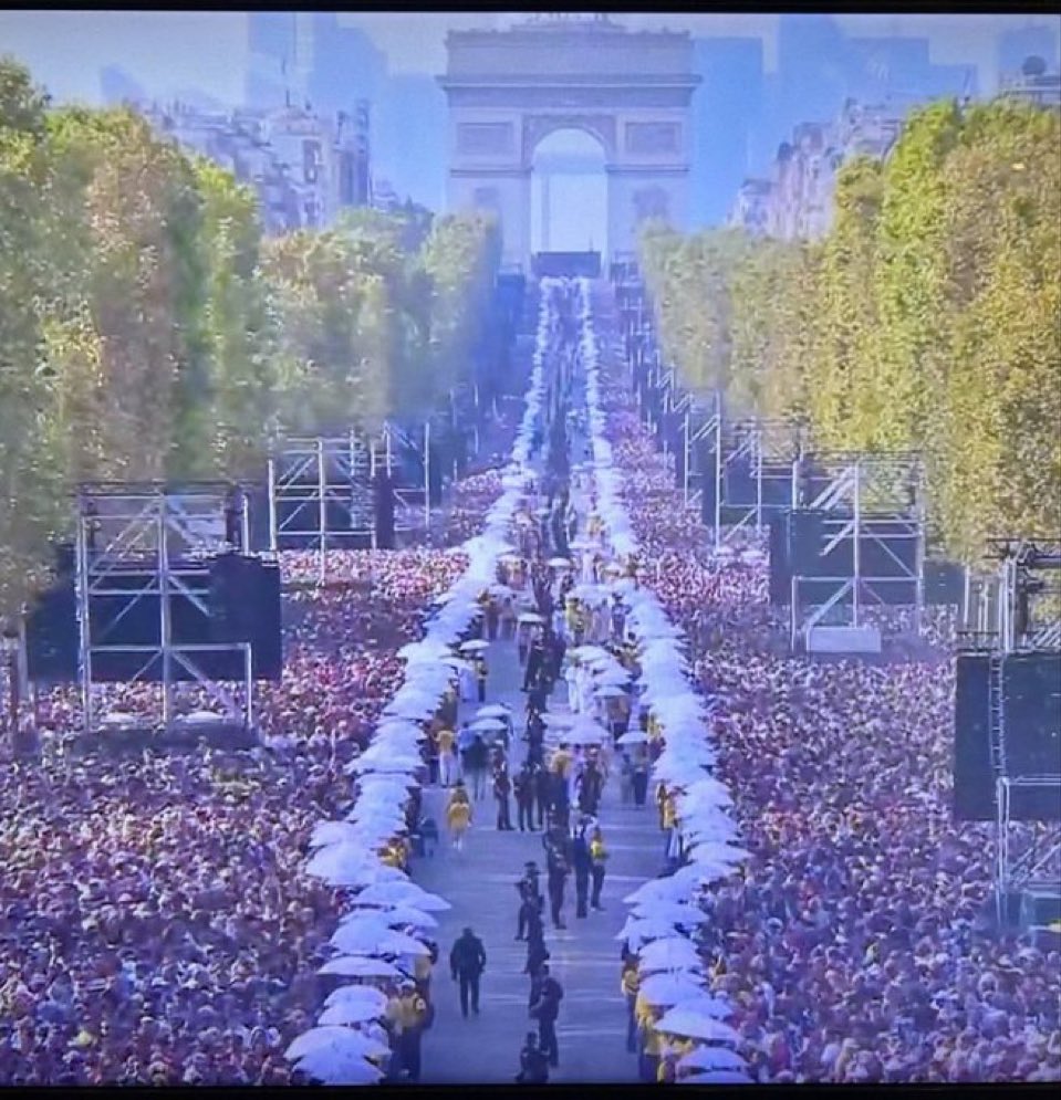 Francoiszero2's tweet photo. Génération Léon XIV https://t.co/doyez43BSM