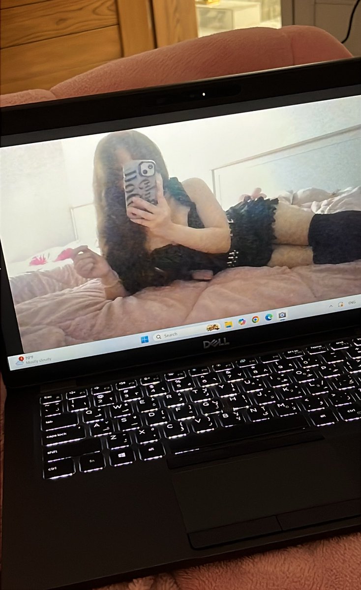rtd0ll's tweet photo. Laptop pics https://t.co/uVugIdyX50