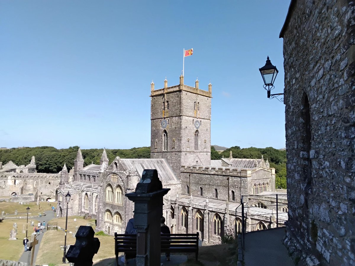 StDavCathLib's tweet photo. #DrysauAgored #OpenDoors
@cadwcymru @cadwwales
Day Two
9.30am Cymun y Plwyf
11am & 3.15pm Guided Tours Bishops Palace
11am Choral Eucharist
1pm Guided Tour @StDavidsCath
4pm Michaelmas Choral Vespers with choirs of Llandaff & St Davids Cathedrals🙏🎶
See you soon 👋 https://t.co/mwj0fvhRyI