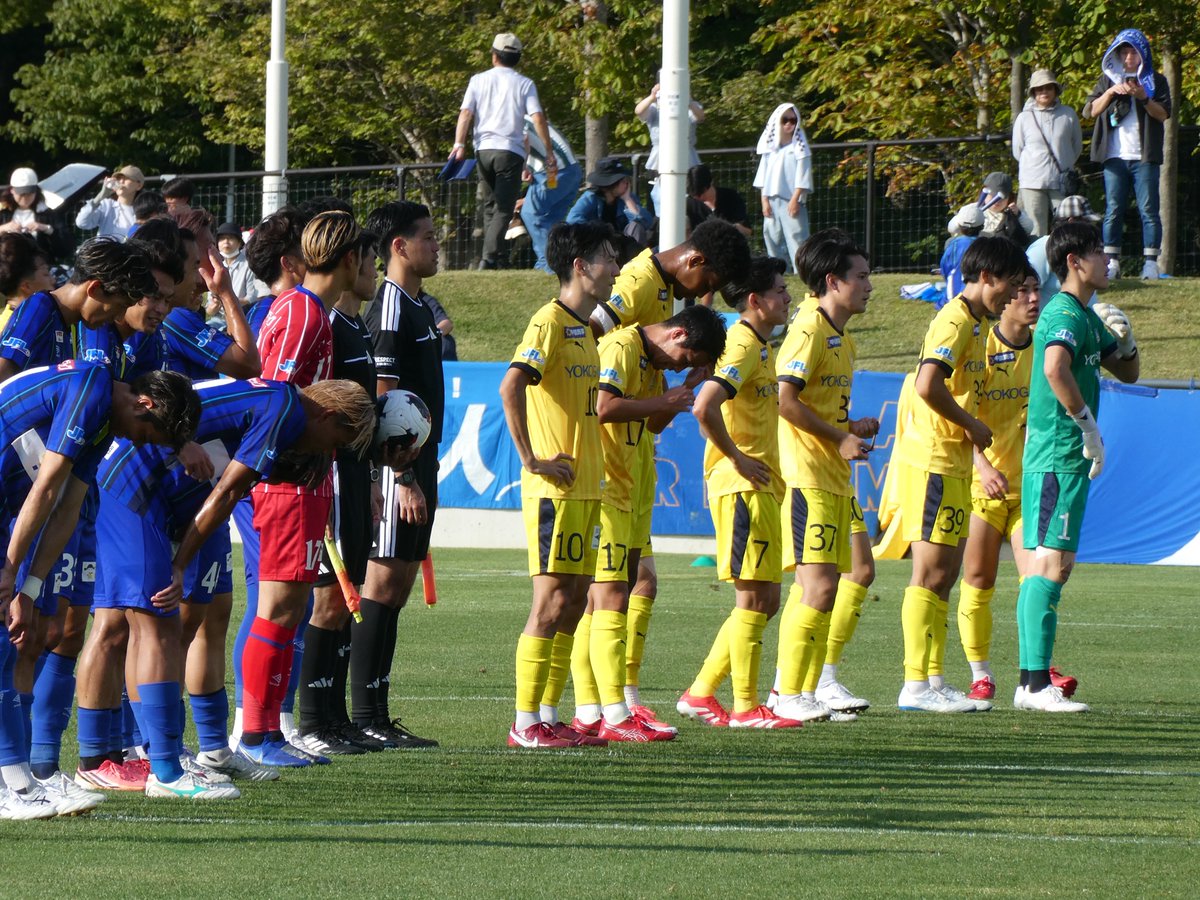 t_dash143's tweet photo. 試合終了後に鳥居選手がグラウンドで座って動けなくなっていたのが印象的でした。
今の私に出来ることは、幕と太鼓持って声出して応援すること。
そしてとにかく信じること。
ホームの韮崎でみんなで笑いましょう。 https://t.co/rqoRg8CnGH