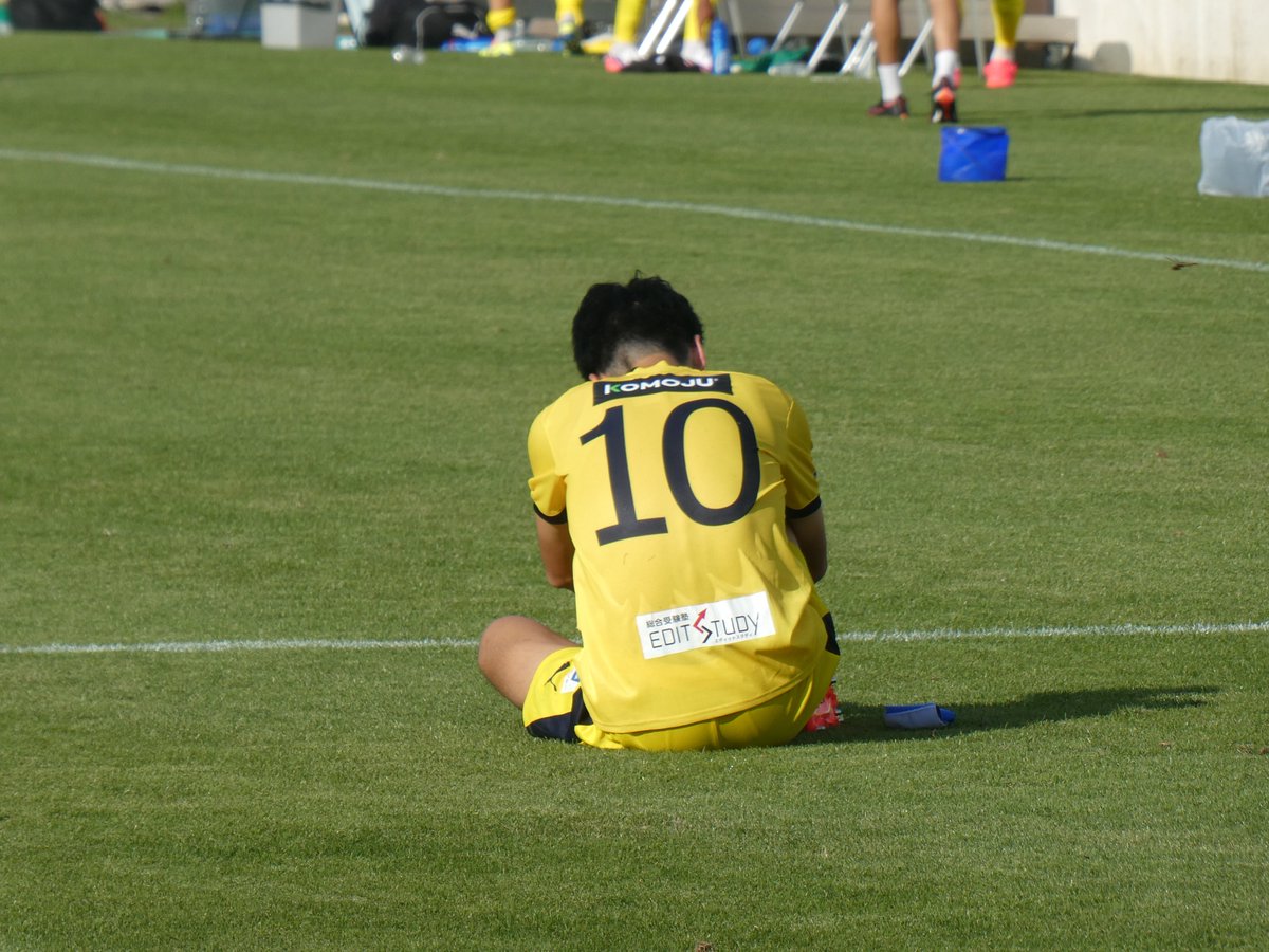 t_dash143's tweet photo. 試合終了後に鳥居選手がグラウンドで座って動けなくなっていたのが印象的でした。
今の私に出来ることは、幕と太鼓持って声出して応援すること。
そしてとにかく信じること。
ホームの韮崎でみんなで笑いましょう。 https://t.co/rqoRg8CnGH