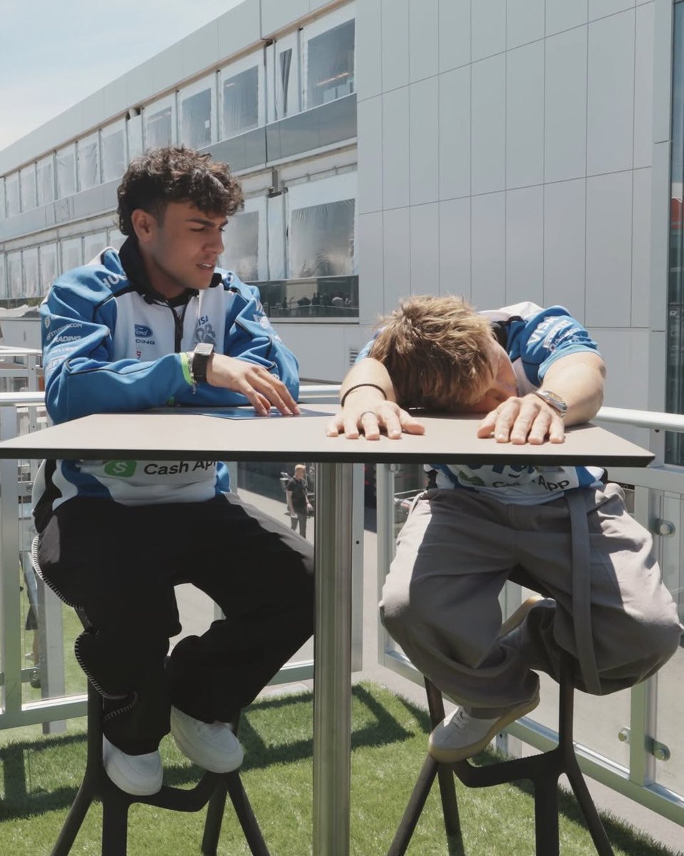 cakhasya's tweet photo. #lawblad — few tweets au

after the baku restart incident https://t.co/7cbEsuBBZP