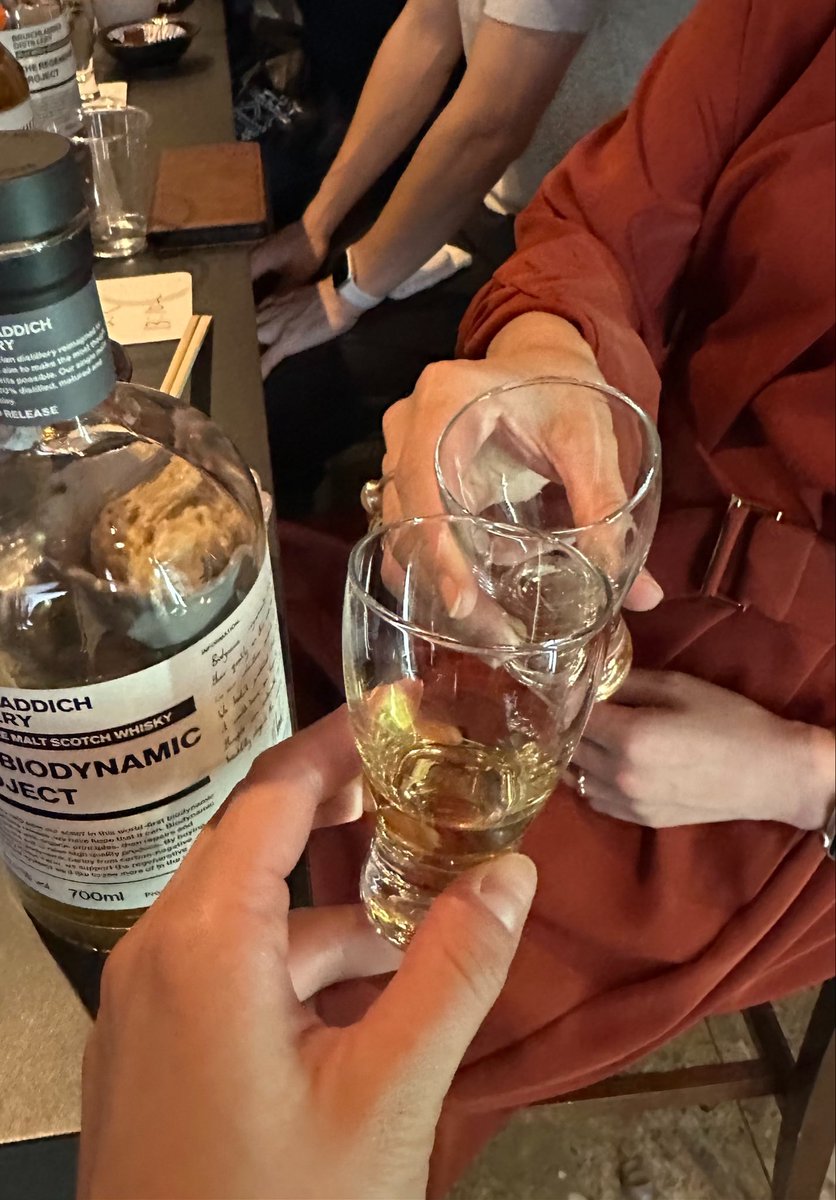 Chocochan1919's tweet photo. 利き酒ウイスキー会始まってます⸜(* ॑꒳ ॑*  )⸝♡
みんなのんべぇだぁ🥰
たのしー！！！

 https://t.co/LHeukmMpur https://t.co/O0tgSD4ig2