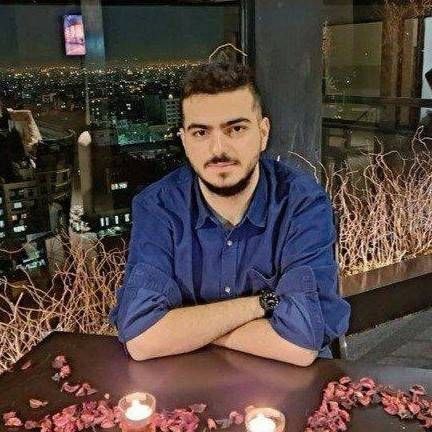 SharifiZarchi's tweet photo. علی علیرضایی، دانشجوی ۲۱ ساله‌ی علوم ریاضی دانشگاه صنعتی آریامهر که پس از اعتراضات اسفندماه دانشگاه بازداشت شده بود، به ۴ سال حبس تعزیری محکوم شد. او توسط کمیته‌ی سرکوب (انضباطی) به اخراج و ۵ سال تحریم از تحصیل محکوم شده‌است.
دست استبداد جمهوری اسلامی، گلوی دانشگاه را می‌فشارد. https://t.co/ksSv5GrSyE