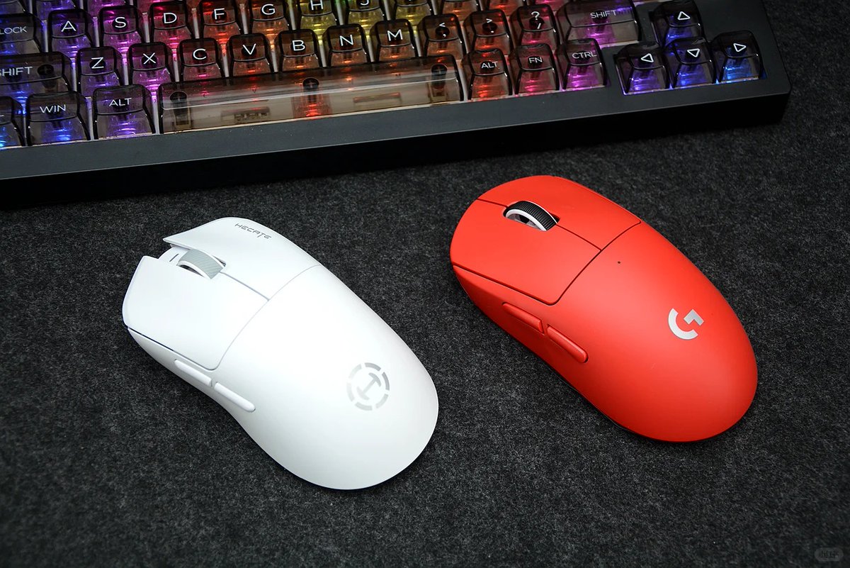 minixpcofficial's tweet photo. Edifier G3M Pro Upgrade: The Ultimate Dorm Mouse

Design: 122mm, 59g, larger feet (perfect for medium/large hands).
Battery: 550mAh. Up to 144h (Bluetooth) / 93h (2.4G).
Dual Switches: Game by day, silent by night. Zero roommate disturbance.
Link:https://t.co/s3UVPD9V9M https://t.co/JjVzdlH1Hk