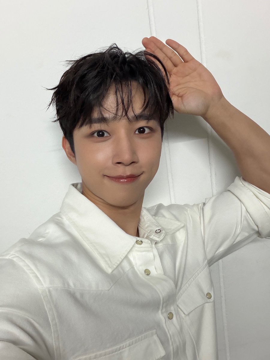 NFlyingofficial's tweet photo. &amp;CON5 into REM in BKK 💕

#NFlying #엔플라잉 #서동성 #SeoDongSung https://t.co/vAzLVq3E9v