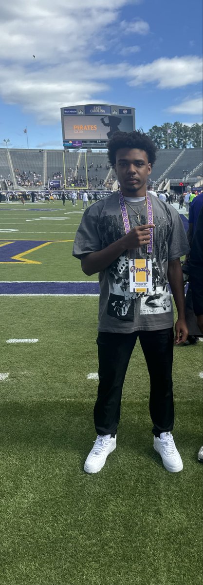 cjperson8's tweet photo. Had a great time at @ECUPiratesFB yesterday! Definitely will be back go Pirates🟣🟡 🏴‍☠️@Damon_Magazu @Coach_B_Harrell @CoachButterECU @JordanDavisECU https://t.co/0KaYCR54Uj