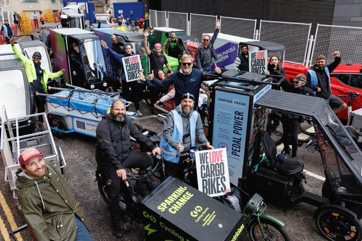 KajEmbren's tweet photo. CARGO BIKE USE ROCKETS IN LONDON AS CALLS GROW FOR DUTCH-STYLE PHASE OUT OF DIESEL VANS via @LondonPostUK

https://t.co/ZenOASEqJj

#Transport #Cargo #Cities #Climate #Mobility #LeadershipMatters

@TfL @CleanAirLondon @Lamamu63393009 @LG_NHS @NHSEnglandLDN @LDN_pressoffice @AcampaignC