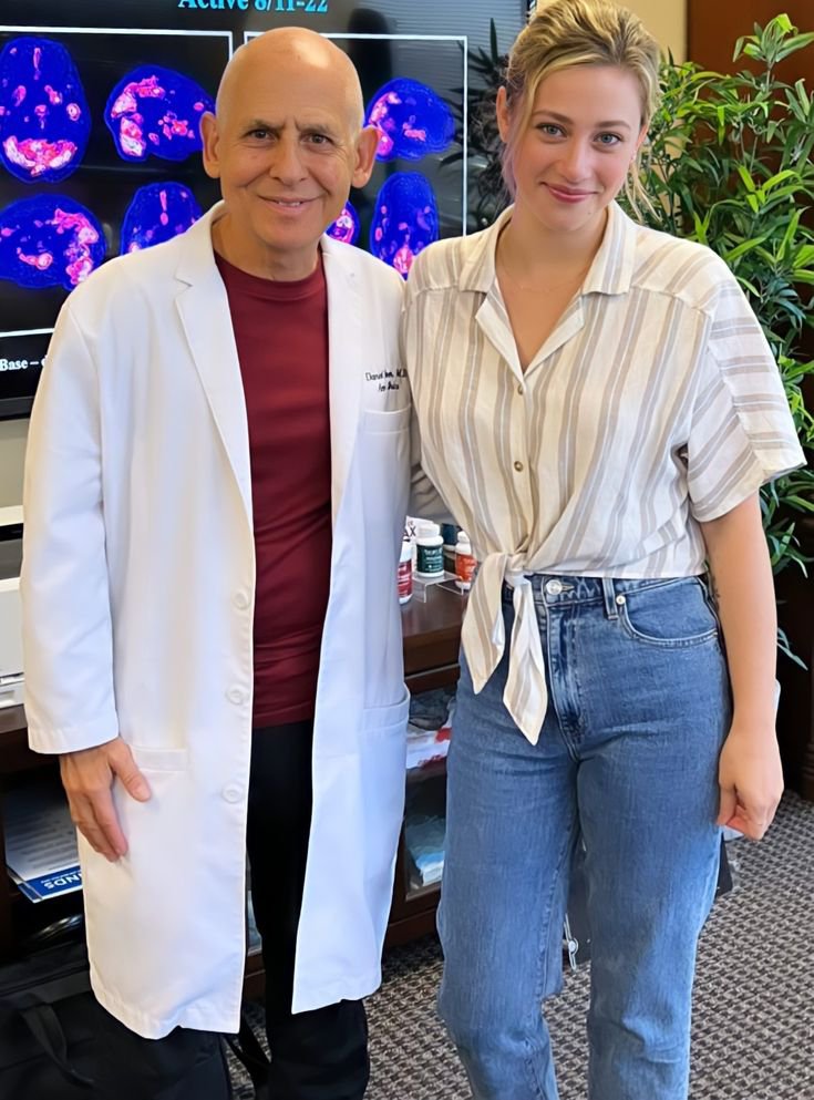 Pamelaiu43's tweet photo. How do I look with doctor? https://t.co/cYF1pt7qAr