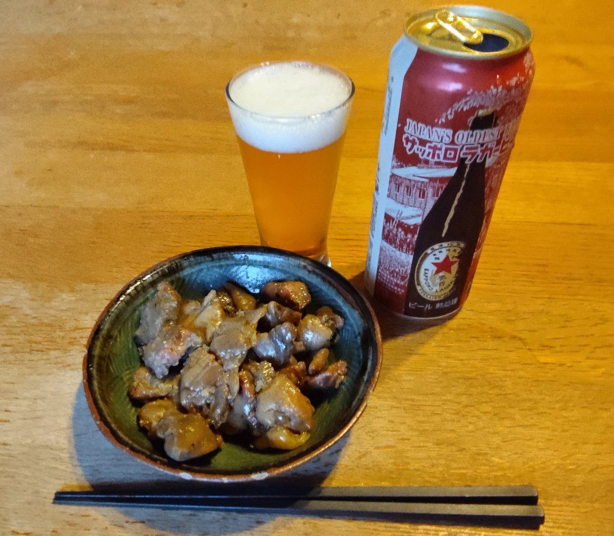 CrCockatiel's tweet photo. 宮崎はねぇ、地鶏美味しいんだよ。
そして酔っぱらった後の締めで「釜揚げうどん」食べると最高なんだわ…
織田薪……戸隠……

【今日の晩酌】
地鶏だ！
ビールはサッポロラガービール！ https://t.co/BVhKXtTgqg
