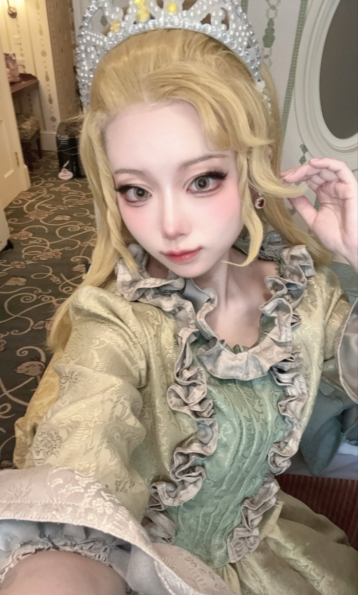 wocashi_cos's tweet photo. みんな衣装手作りなの❕
生地にこだわって、染めるところからがんばったよ🥹💖
だいすきなアンバー姫になれてうれしいな
；꒳；
 #Dハロ仮装2026 https://t.co/7ievjNWwHJ