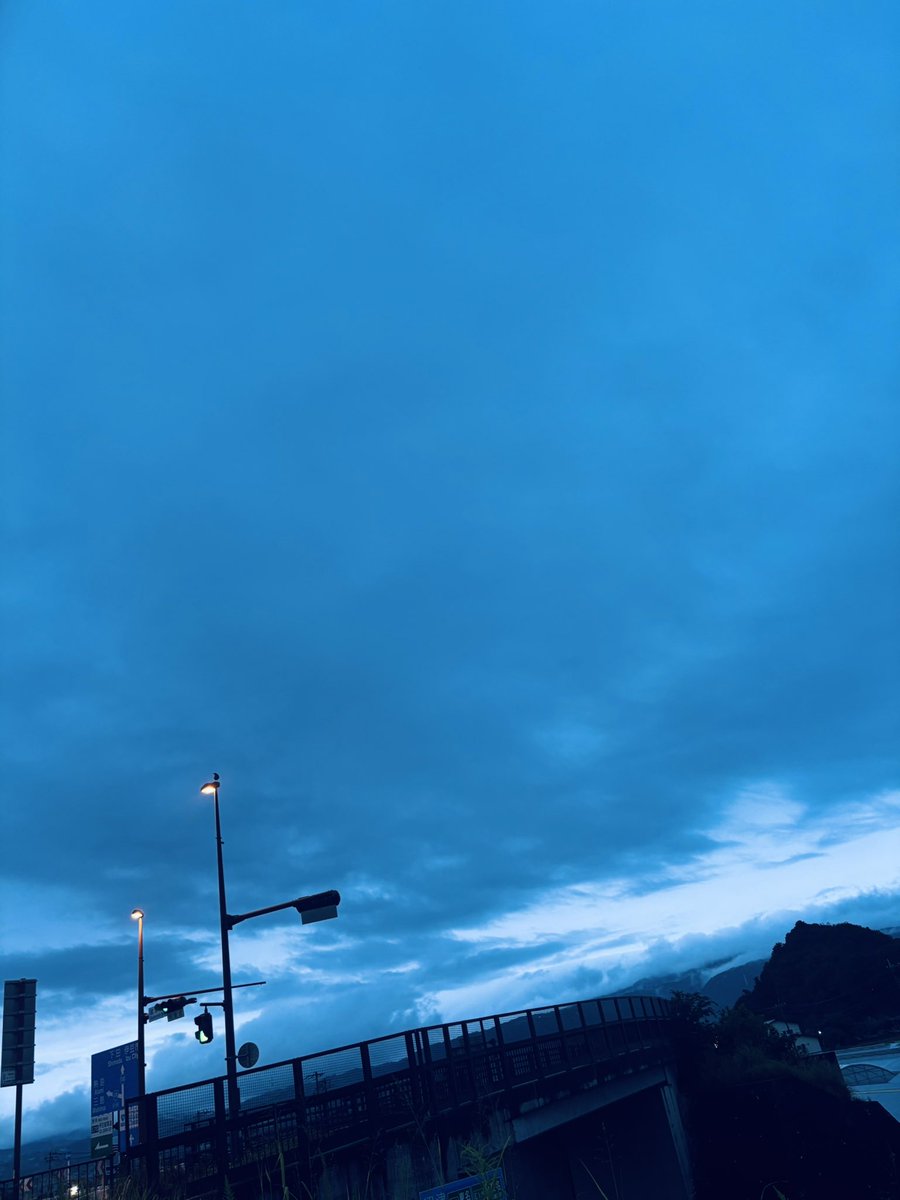 jdrrgd's tweet photo. この蒼さが好き https://t.co/1ahjOBRK4H