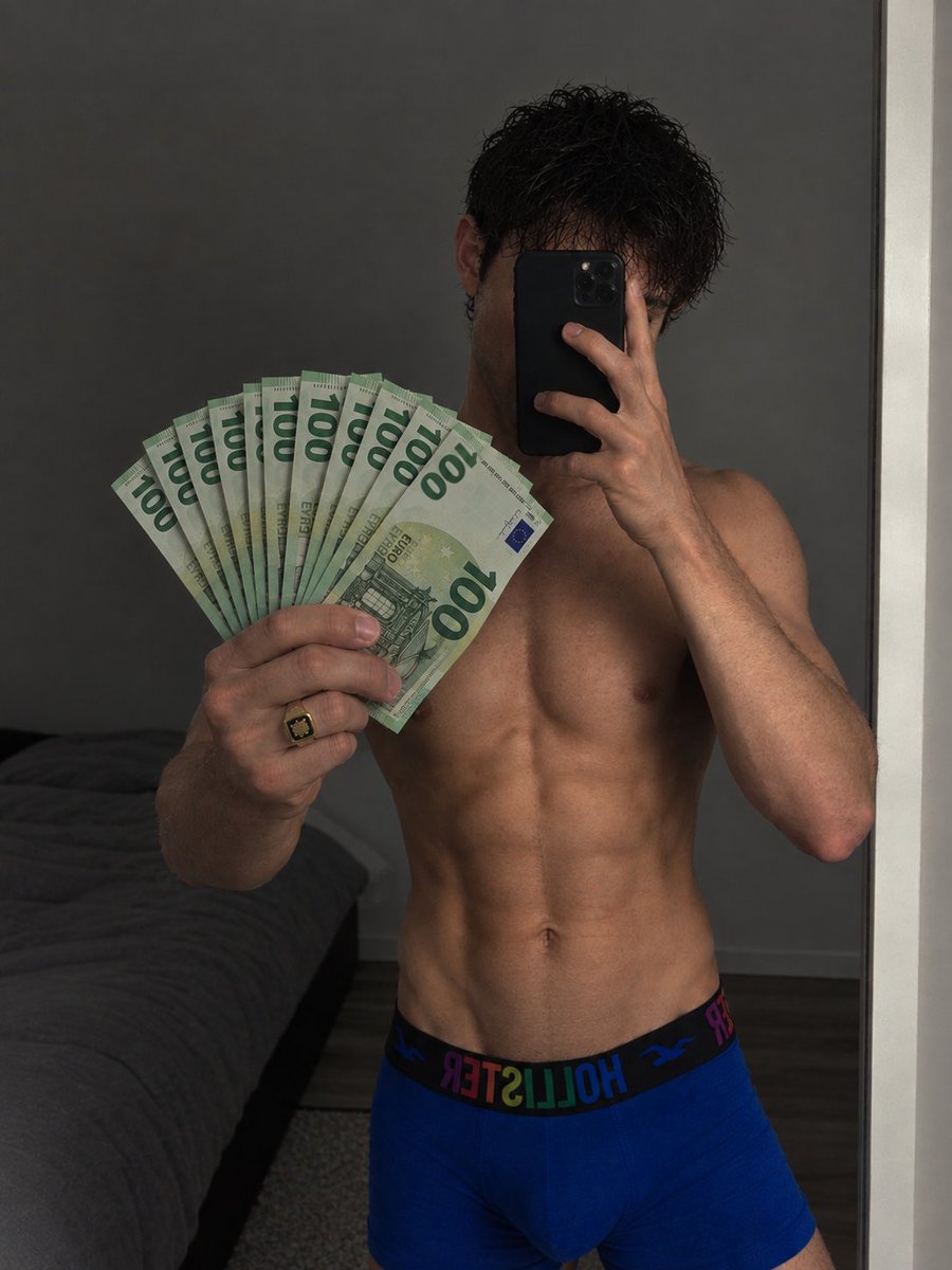 Alpha_Dom1's tweet photo. Imagine this hand controlling where your money goes. No purchase without my permission. Do you like that thought? 💍💳
#Findom #FinancialDomination #CashSlave https://t.co/3jVSUk7fSg