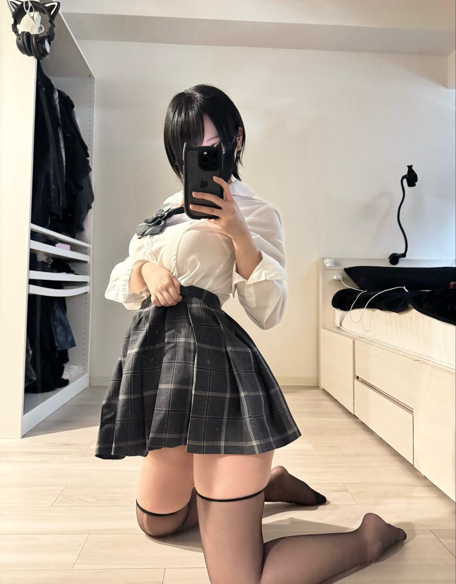____pogh's tweet photo. 高校の制服で出勤、最終日 https://t.co/yrs5iD1J64