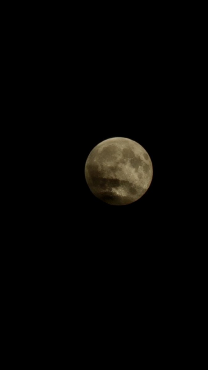 KevT1987's tweet photo. Last nights Harvest moon 30x zoom on my phone then zoom in and screenshot 

#HarvestMoon #Samsung #Galaxy #S24 https://t.co/c34MJr3MtV